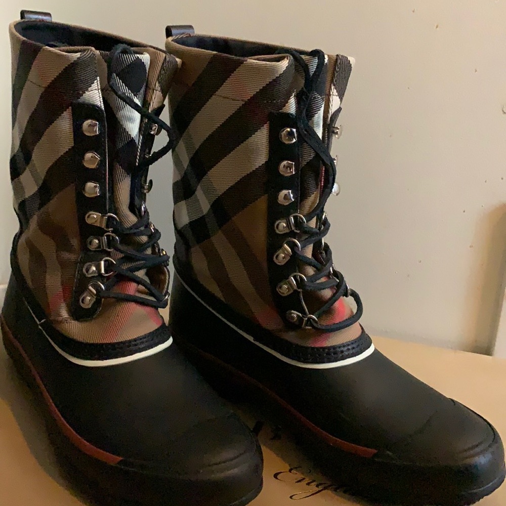 Burberry winter boot